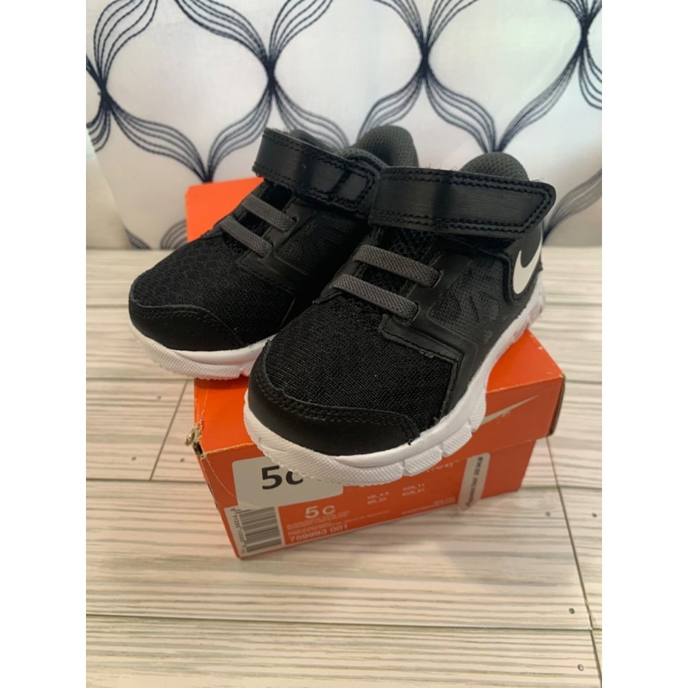 Nike Flex Supreme TR 4 Black Kids Shoe - Picture 4 of 14